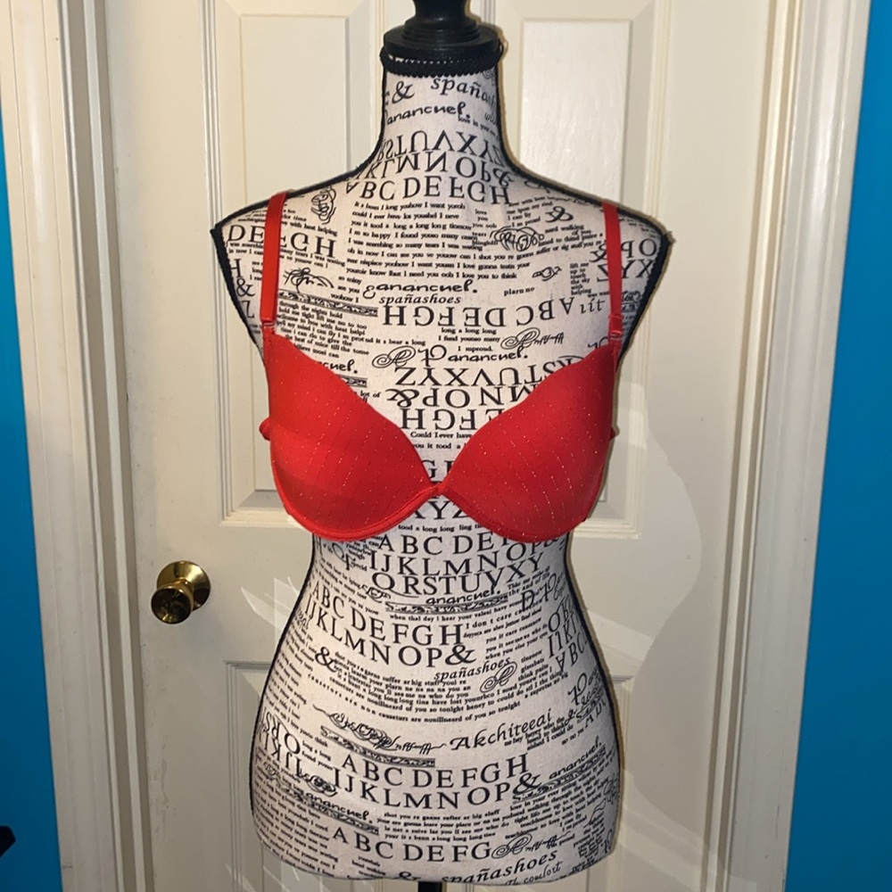 Red bra - Picture 3 of 5